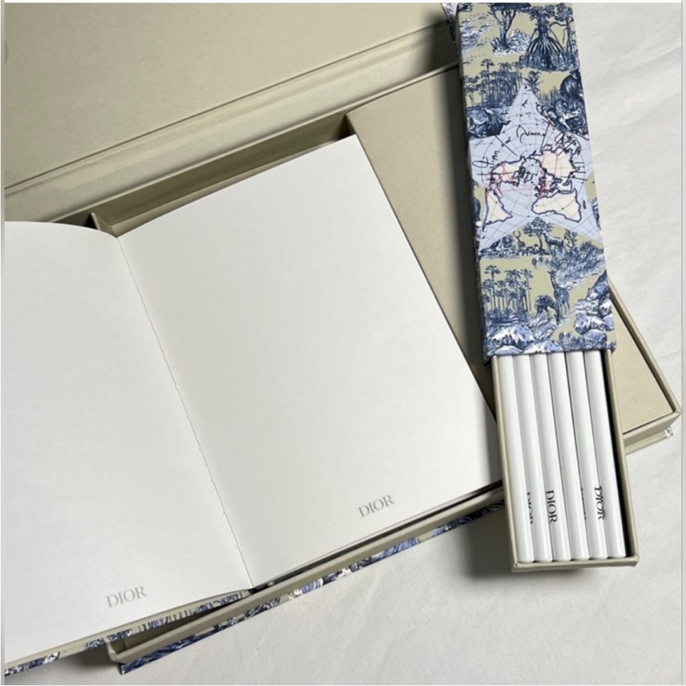 Dior Around the World Notebook gift Set - Picture 2 of 3
